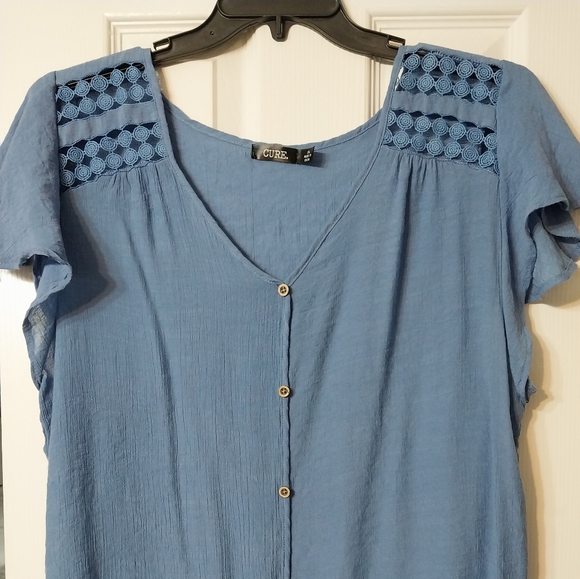 Cure Flutter Sleeve Top - Picture 3 of 4